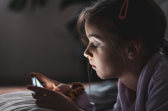 5 Tips to avoid screen addiction and build technology literacy in kids